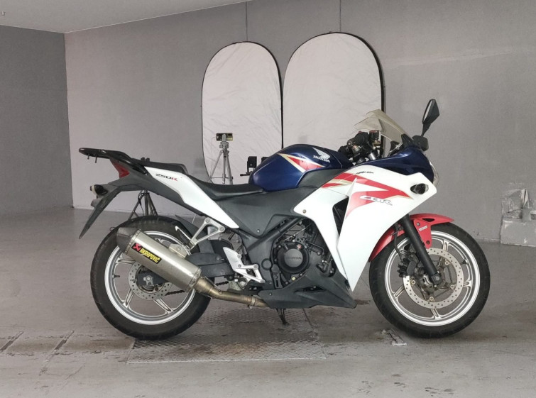 Мотоцикл Honda CBR250R з пробігом 27918 km