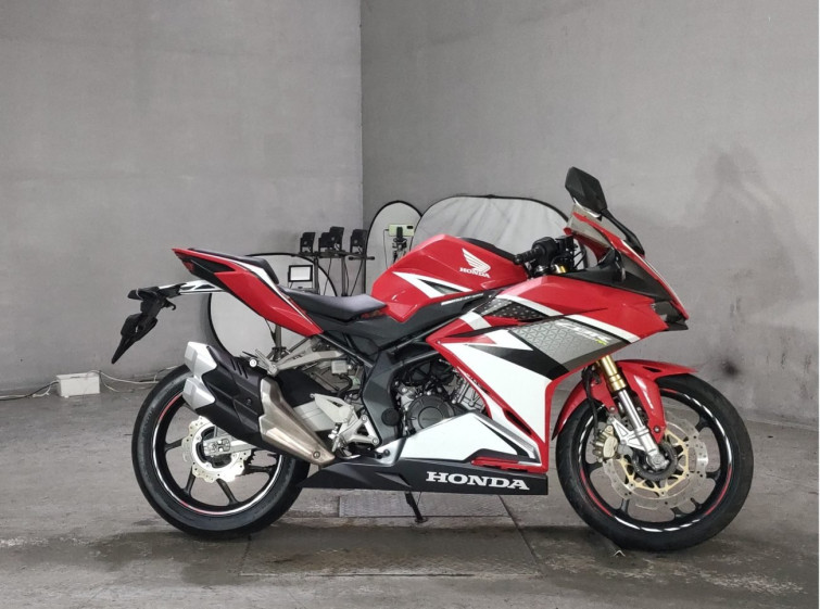Мотоцикл Honda CBR250RR з пробігом 1616 km