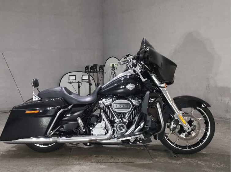 Мотоцикл HD STREET GLIDE FLHXS1870 с пробегом 1357 km