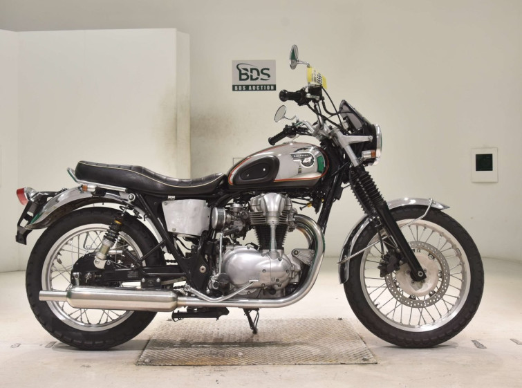 Мотоцикл Kawasaki W650 с пробегом 936 km
