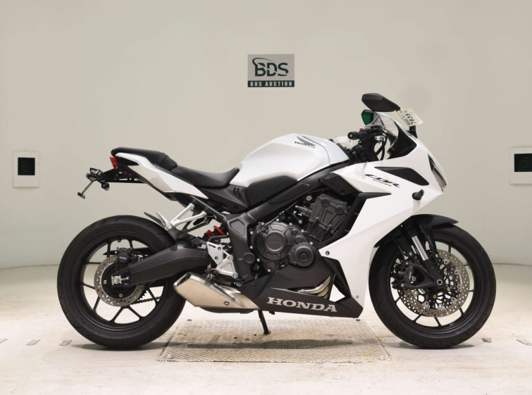 Мотоцикл Honda CBR650R с пробегом 1741 km