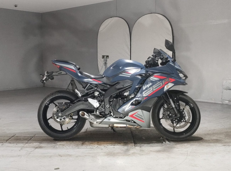 Мотоцикл Kawasaki NINJA ZX-25R KRT з пробігом 4047 km