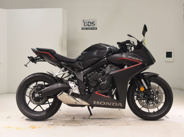 Мотоцикл Honda CBR650R с пробегом 2158 km