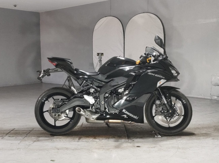 Мотоцикл Kawasaki NINJA ZX-25R з пробігом 6920 km