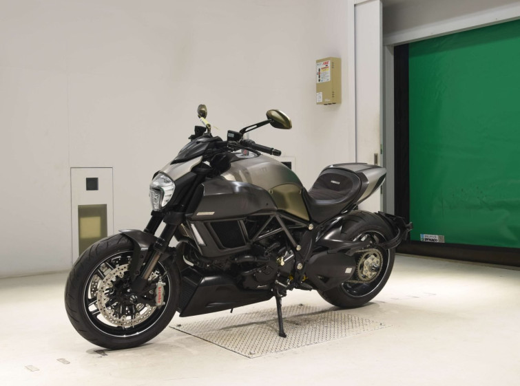 Мотоцикл Ducati DIAVEL с пробегом 9125 km