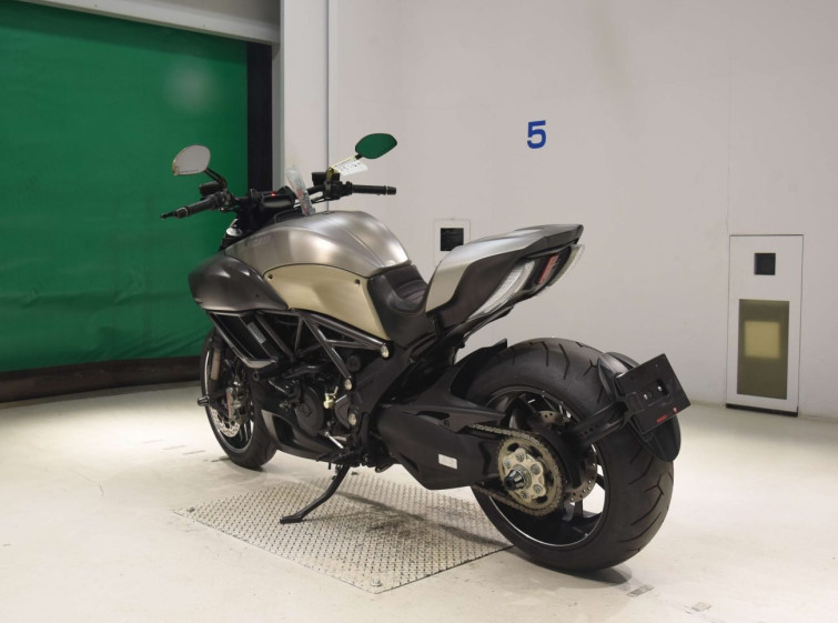 Мотоцикл Ducati DIAVEL с пробегом 9125 km
