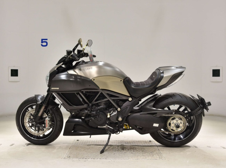Мотоцикл Ducati DIAVEL с пробегом 9125 km