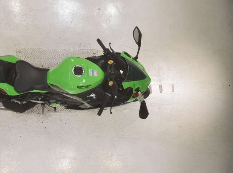 Мотоцикл Kawasaki ZX-4RR с пробегом 4567 km