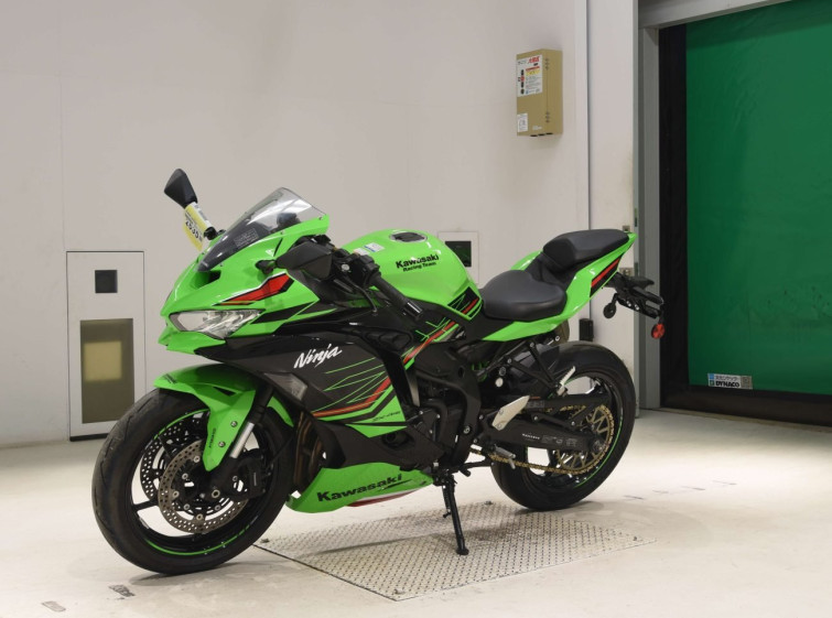 Мотоцикл Kawasaki ZX-4RR с пробегом 4567 km