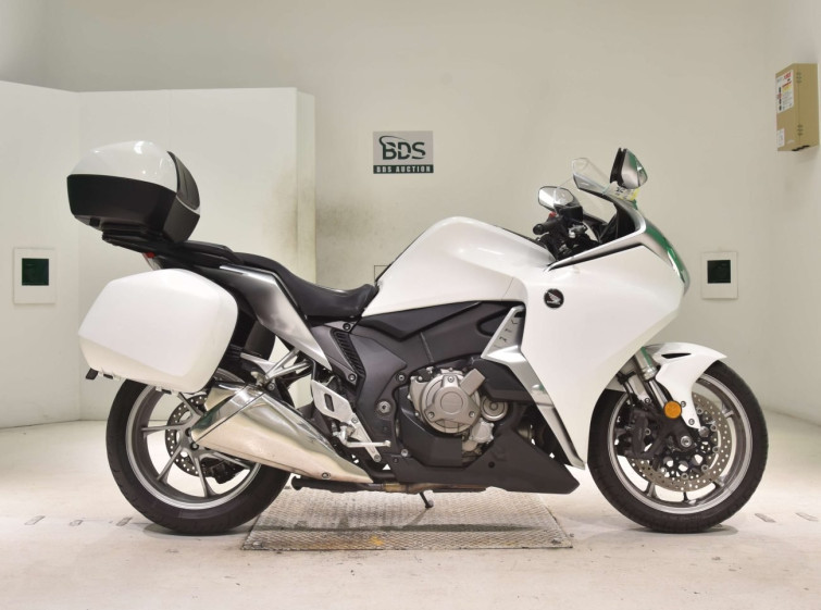 Мотоцикл Honda VFR1200FD с пробегом 35379 km