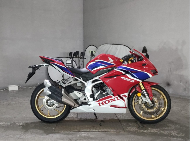 Мотоцикл Honda CBR250RR з пробігом 573 km