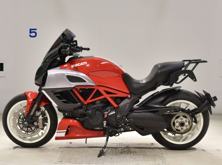 Мотоцикл Ducati DIAVEL з пробігом 37810 km