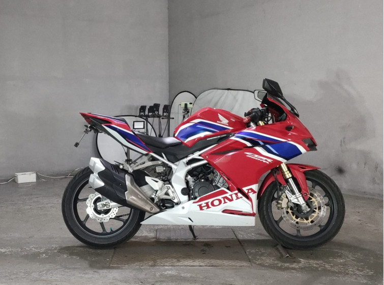 Мотоцикл Honda CBR250RR з пробігом 31773 km