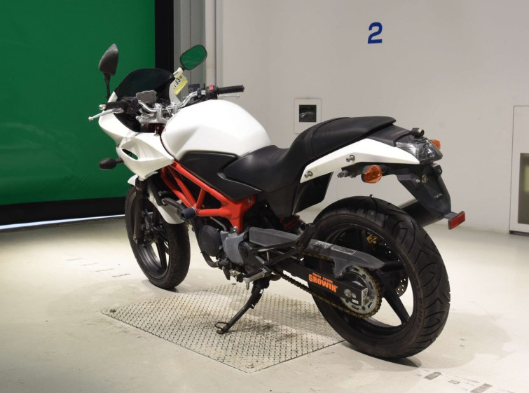 Мотоцикл Honda VTR250F