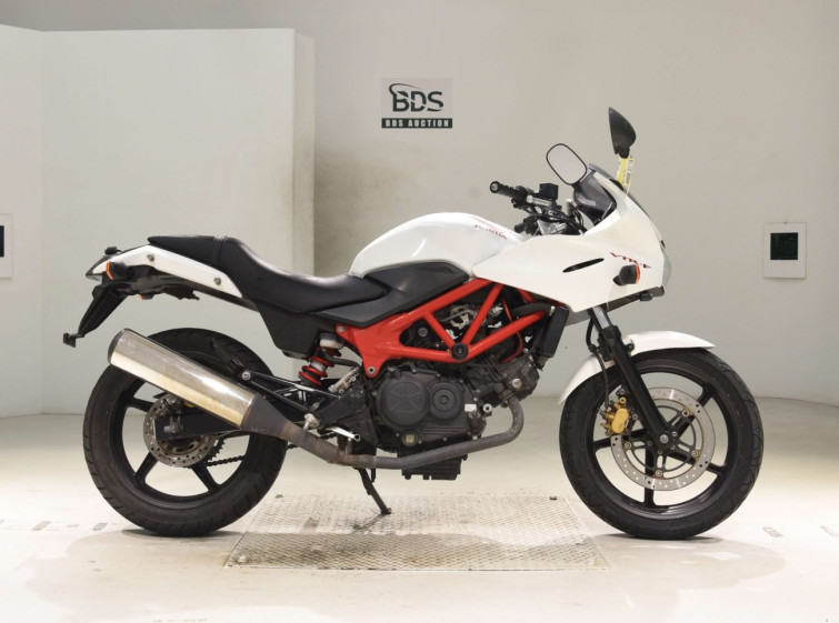 Мотоцикл Honda VTR250F