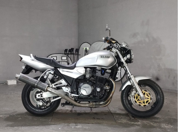 Мотоцикл Yamaha XJR1200 з пробігом 64638 km