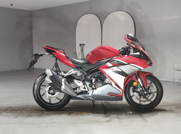 Мотоцикл Honda CBR250RR з пробігом 10801 km