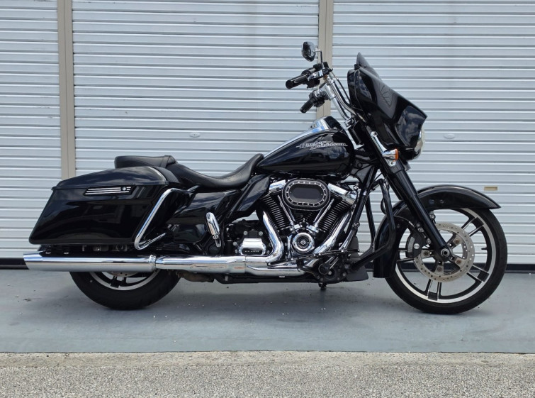Мотоцикл HD SREET GLIDE FLHXS1690 с пробегом 33050 km