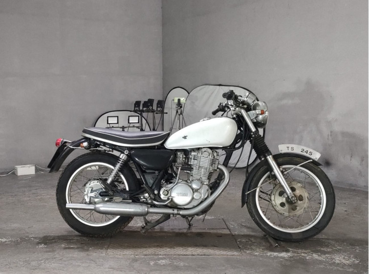 Мотоцикл Yamaha SR400 с пробегом 6161 km