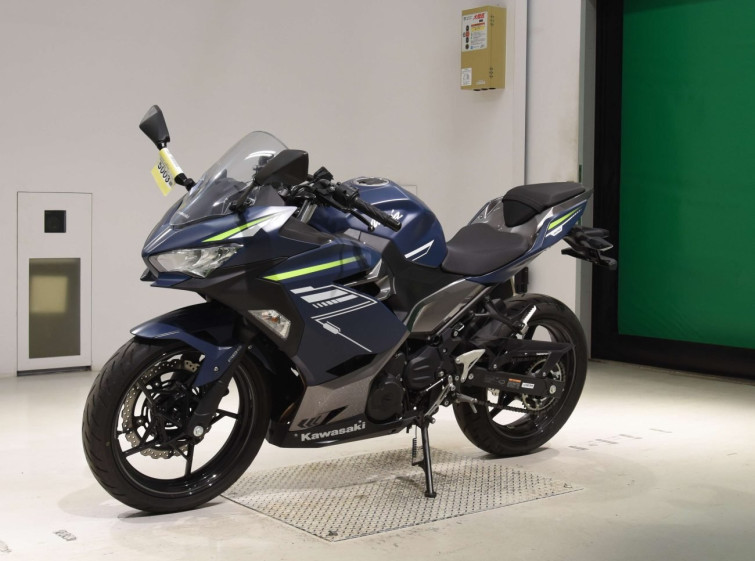 Мотоцикл Kawasaki NINJA400 з пробігом 2638 km