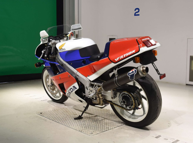 Мотоцикл Honda VFR750R з пробігом 10694 km