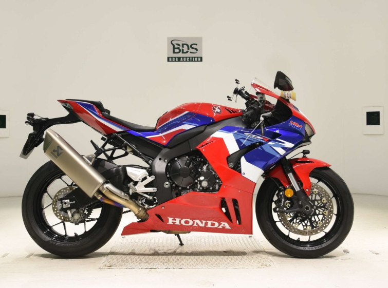 Мотоцикл Honda CBR1000RR с пробегом 5571 km