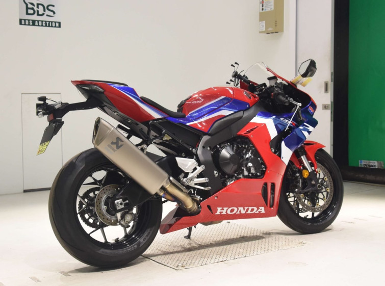 Мотоцикл Honda CBR1000RR с пробегом 5571 km