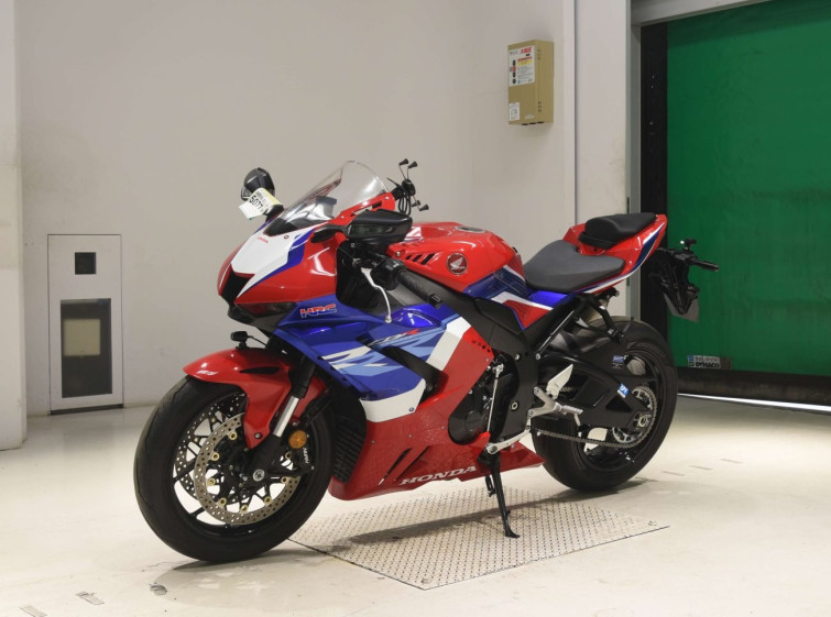 Мотоцикл Honda CBR1000RR с пробегом 5571 km