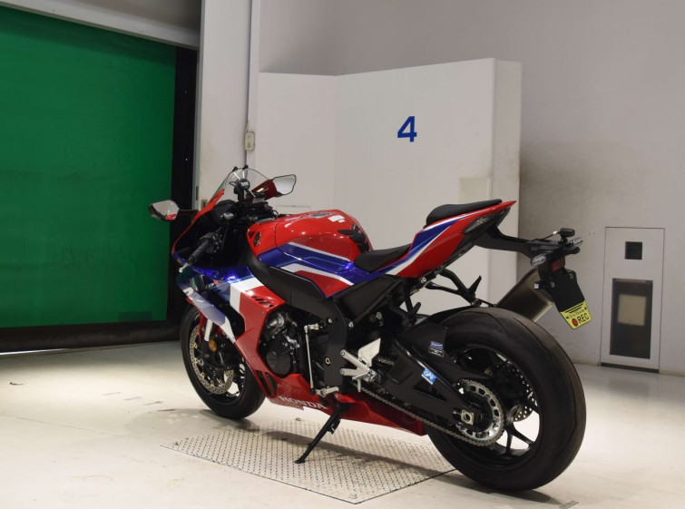 Мотоцикл Honda CBR1000RR с пробегом 5571 km