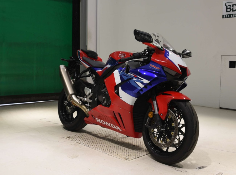 Мотоцикл Honda CBR1000RR с пробегом 5571 km