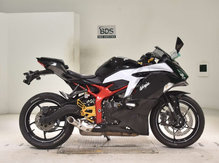 Мотоцикл Kawasaki NINJA ZX-25R с пробегом 6837 km