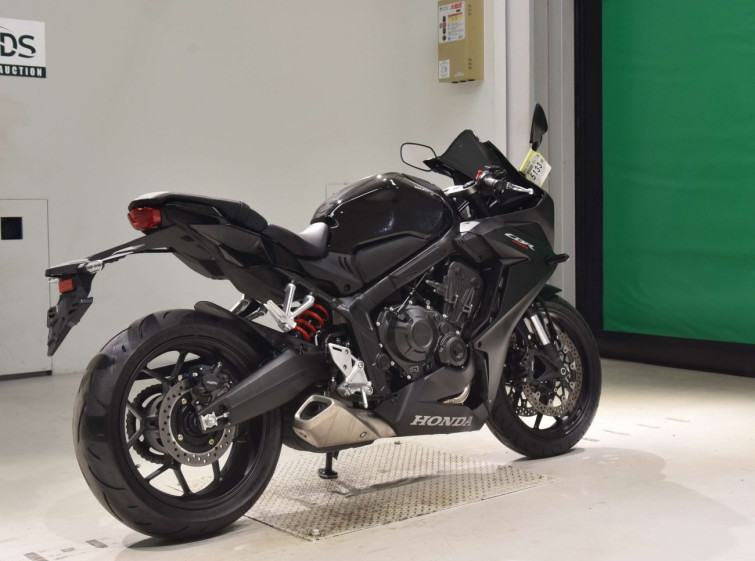 Мотоцикл Honda CBR650R с пробегом 1434 km