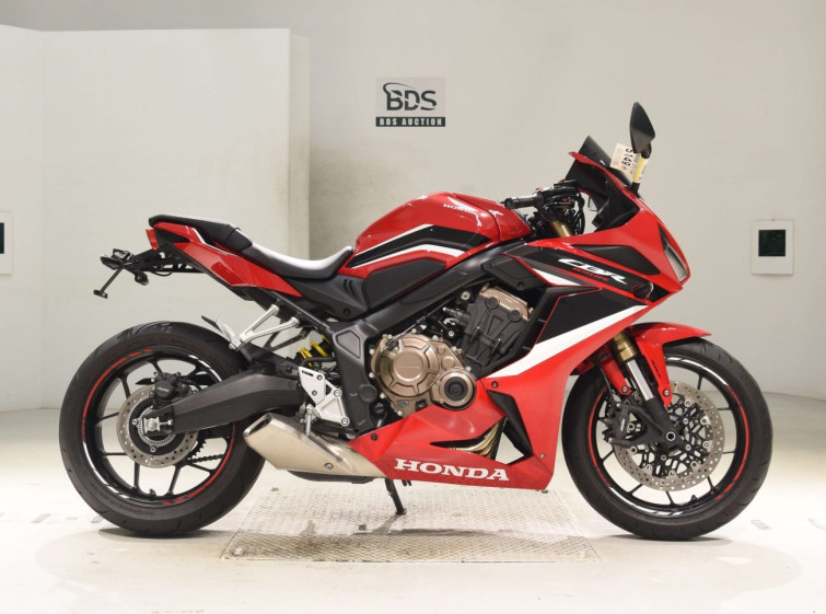 Мотоцикл Honda CBR650R з пробігом 7456 km