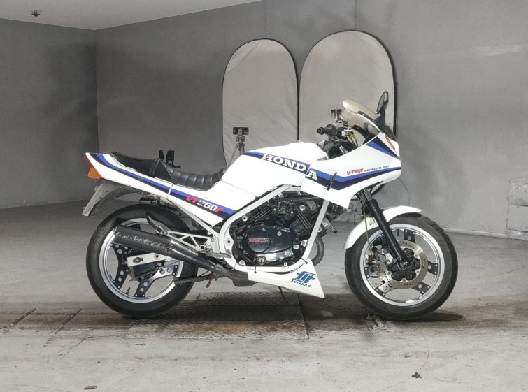 Мотоцикл Honda VT250F XELVIS с пробегом 23473 km