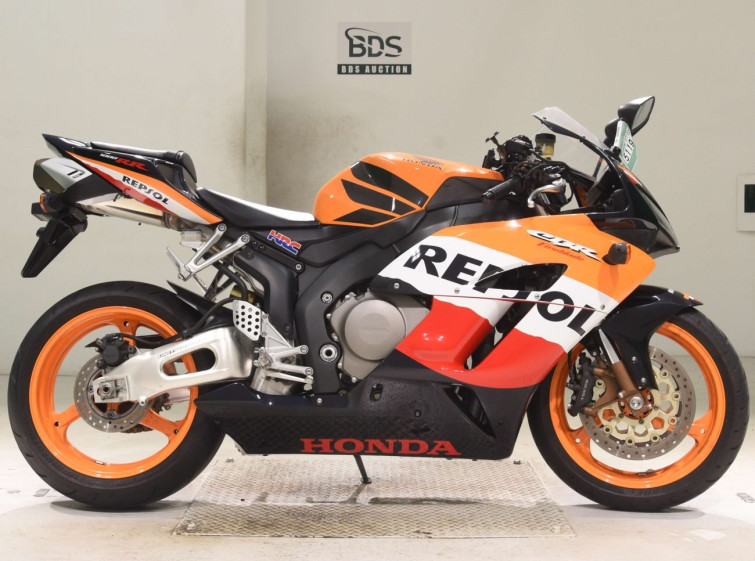 Мотоцикл Honda CBR1000RR с пробегом 13077 km