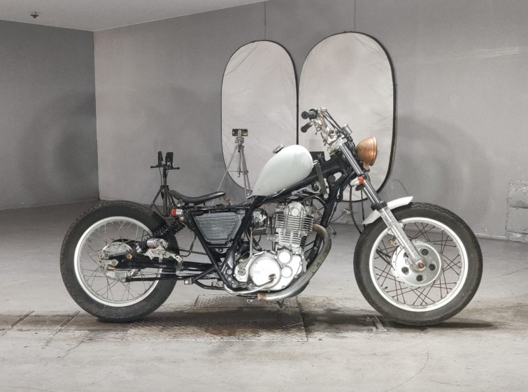 Мотоцикл Yamaha SR400 с пробегом 4427 km