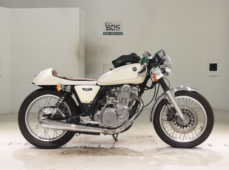 Мотоцикл Yamaha SR400 с пробегом 8955 km