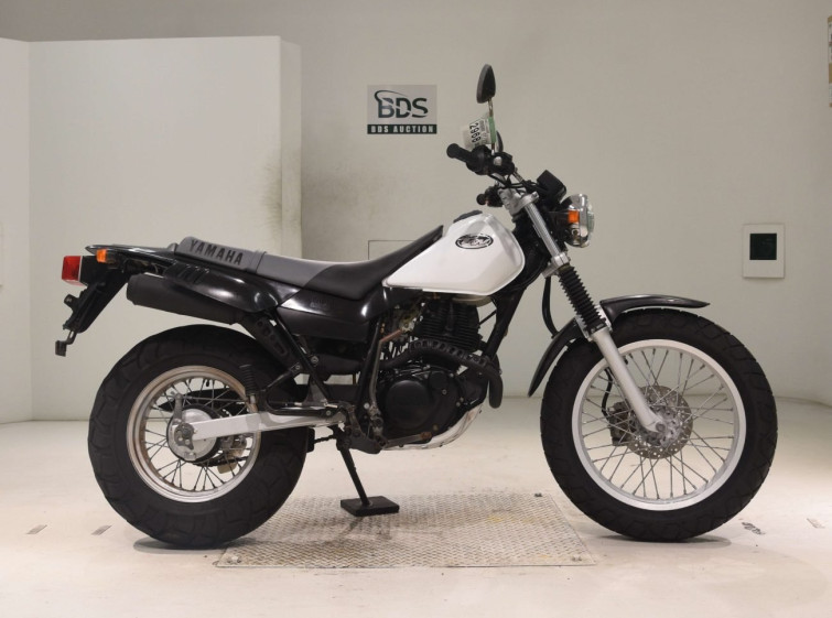 Мотоцикл Yamaha TW200E с пробегом 8625 km