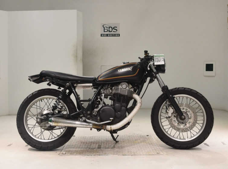 Мотоцикл Yamaha SR400 с пробегом 8210 km