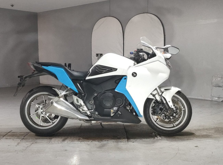 Мотоцикл Honda VFR1200F с пробегом 118251 km