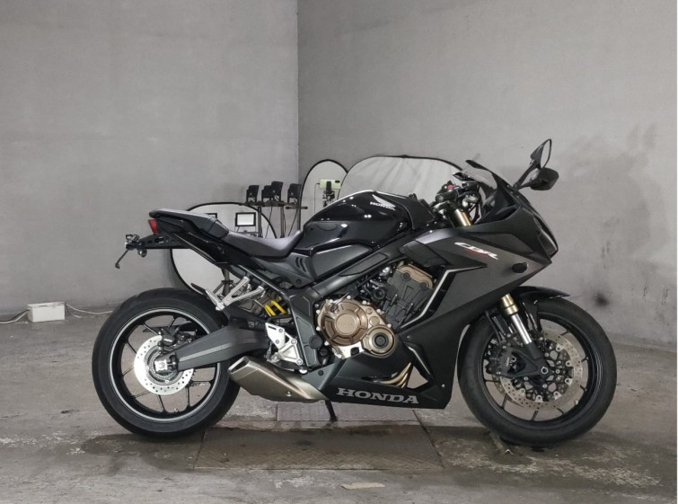 Мотоцикл Honda CBR650R с пробегом 7943 km