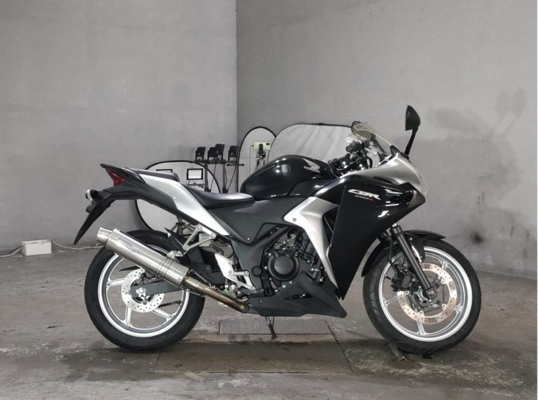 Мотоцикл Honda CBR250R з пробігом 7874 km
