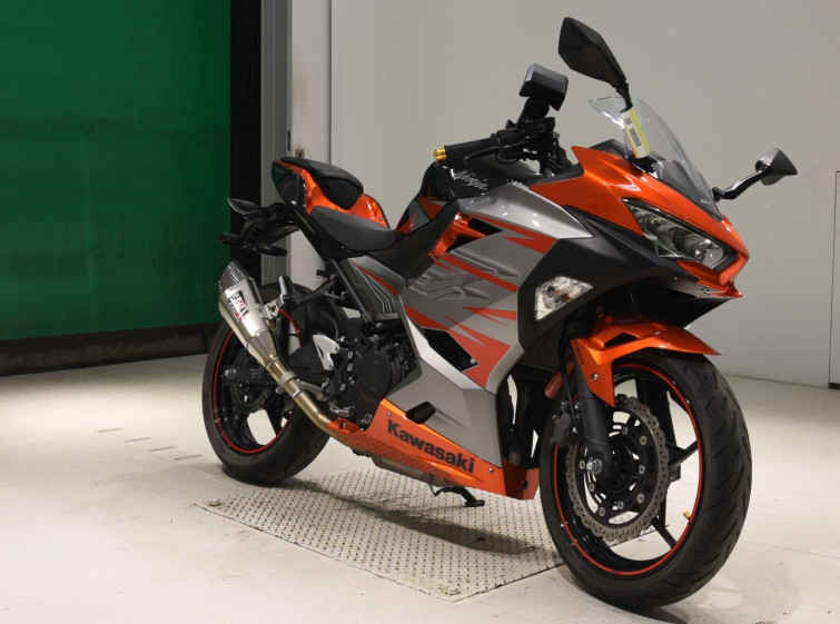 Мотоцикл Kawasaki NINJA400 з пробігом 4798 km