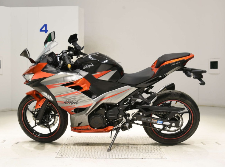 Мотоцикл Kawasaki NINJA400 з пробігом 4798 km