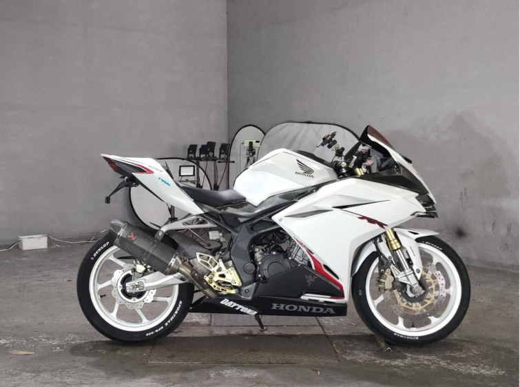 Мотоцикл Honda CBR250RR с пробегом 16121 km