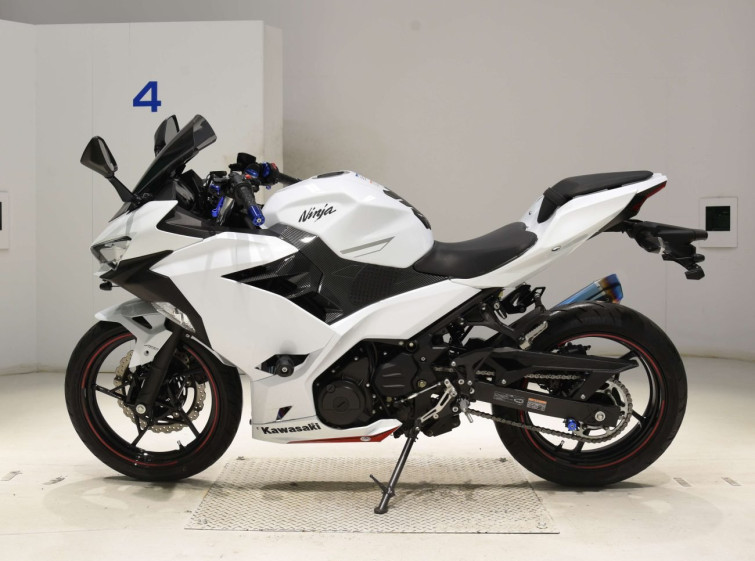 Мотоцикл Kawasaki NINJA400 з пробігом 17865 km