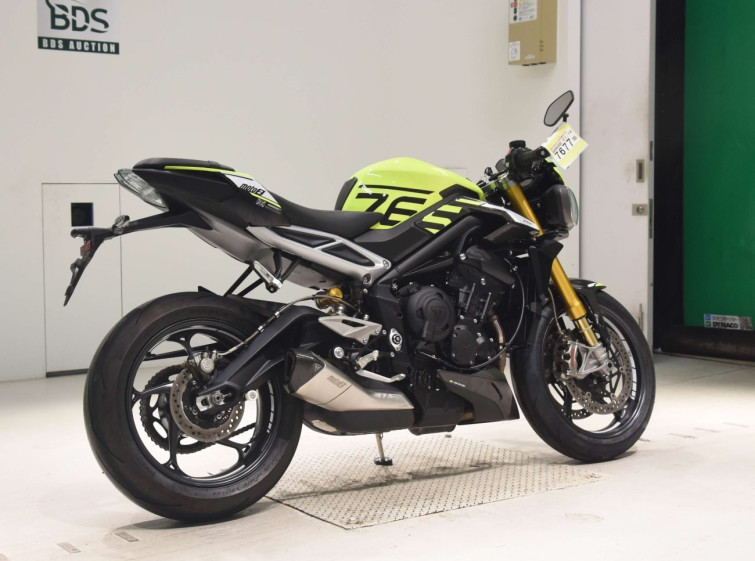 Мотоцикл Triumph STREET TRIPLE RS з пробігом 4561 km
