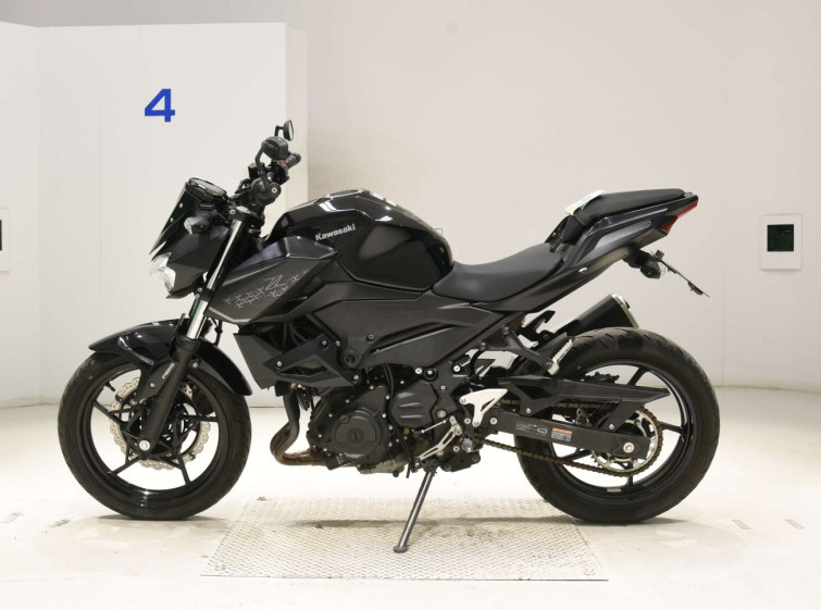 Мотоцикл Kawasaki Z400 з пробігом 7699 km