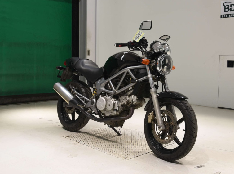 Мотоцикл Honda VTR250 з пробігом 3489 km