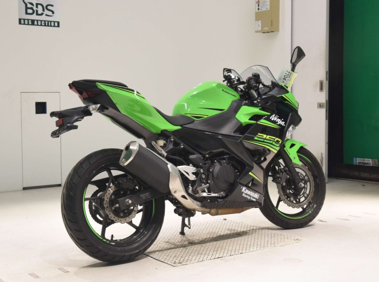 Мотоцикл Kawasaki NINJA250 з пробігом 4367 km